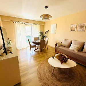  Appartement Spacieux 2 65m2 Climatise Au Village Medieval Entre Et Antibes