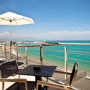 Azur Hotel